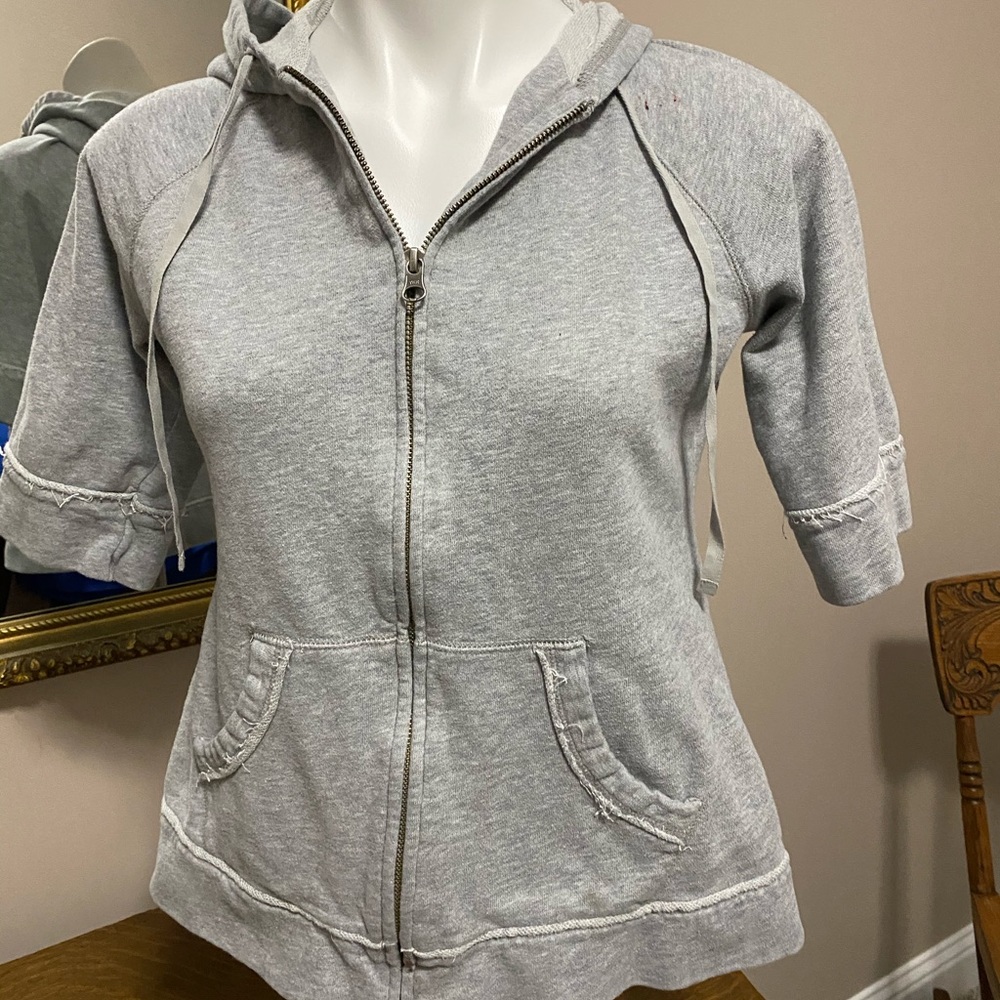 Zip up jacket. 3/4 sleeve.
